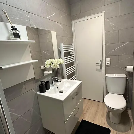 Апартаменты Cosy House A 9 Mins Rer A Et 35 Mins De Paris Пуасси